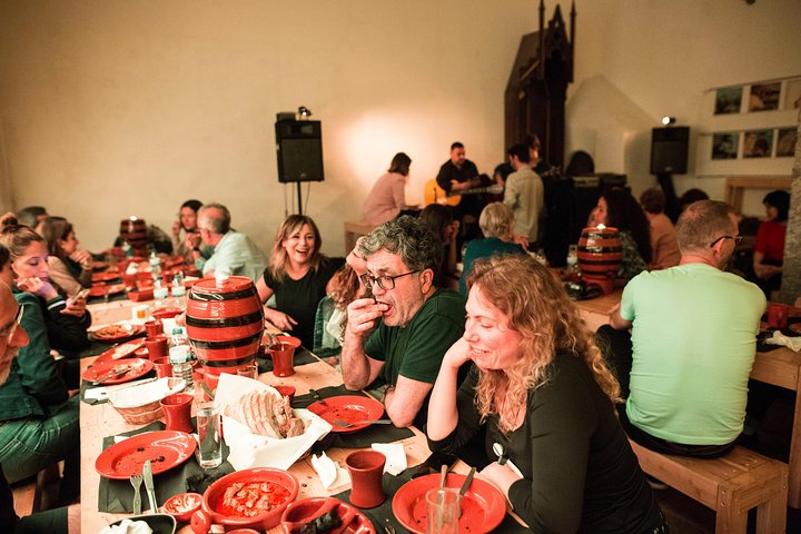 Lisbon Food Tour with 3 Stops and Fado Show Performance