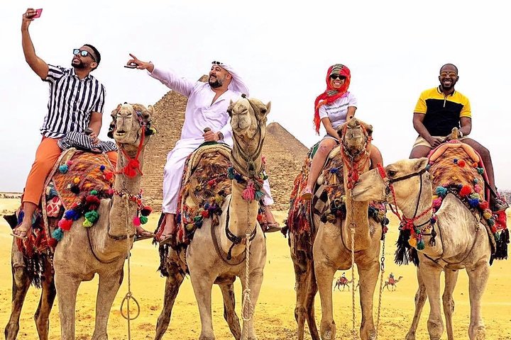 Private Camel or Horse Ride around the Giza Pyramids