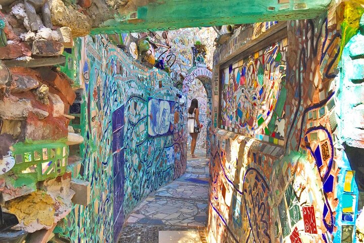 Philadelphia Murals and Street Art Tour with Magic Gardens