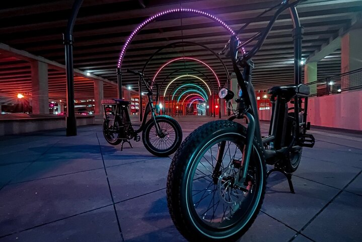 Downtown Dallas Night Sightseeing 2 Hour E-Bike tour