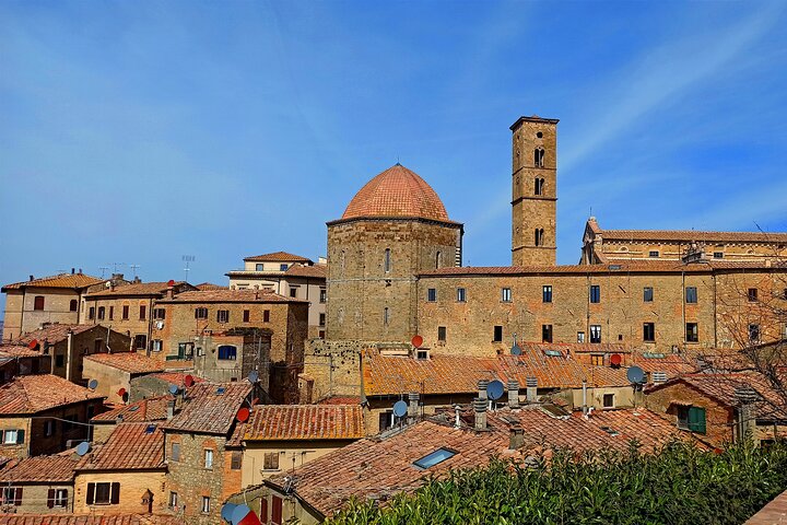 PRIVATE TOUR: Full-Day in Volterra & San Gimignano with Wine Tasting Experience