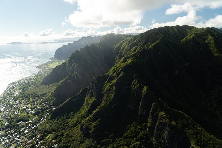 18 Minutes SHARED Helicopter Tour in Honolulu