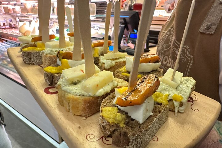 Milan Walking Food Tour with City Highlights