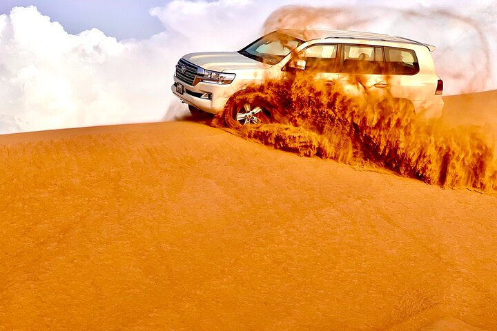 Dubai: Red Dunes desert safari pick up by 4WD, BBQ & live shows