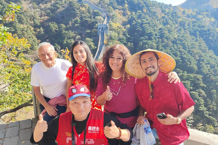 MuBus: Mutianyu Great Wall ENG/ESP/RUS Guided Bus Tour