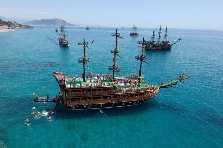 Pirate Boat Tour With Foam Party in Alanya