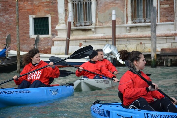 Venice: Kayak Tour in the canals from a unique POV