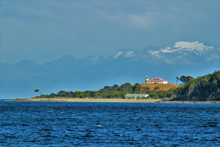 Seaside Hike to Faro San Isidro Punta Arenas Day Tour