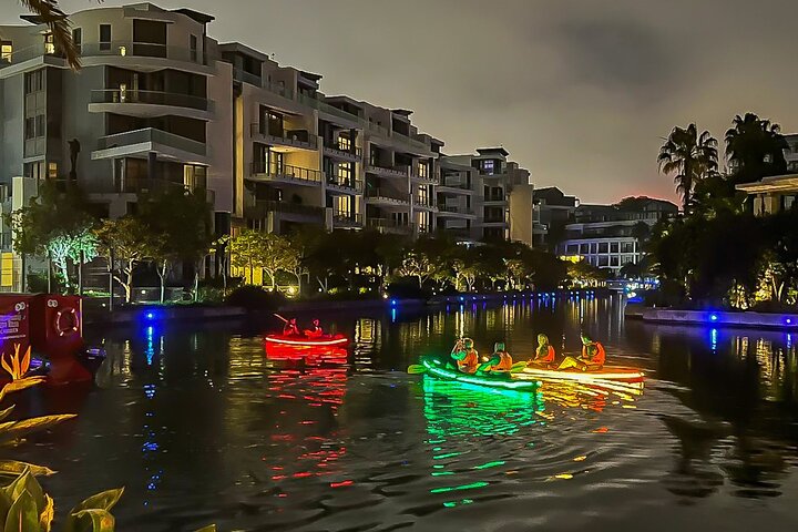 Night Kayaking in Battery Park V&A Waterfront