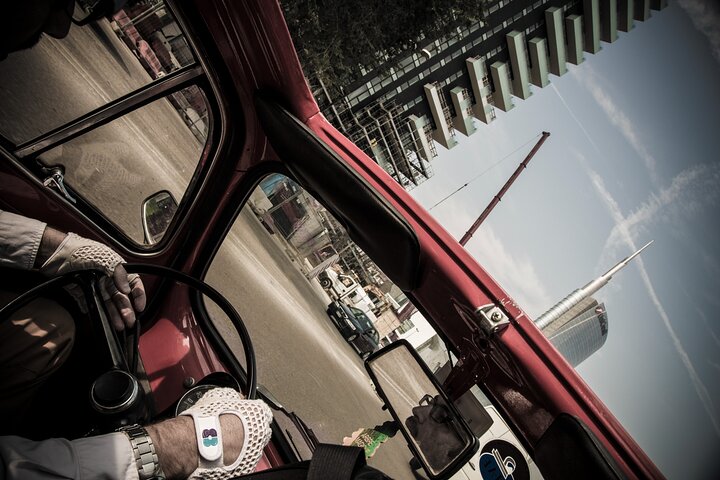 1 hour Vintage Fiat 500 SkyLine Tour in Milan