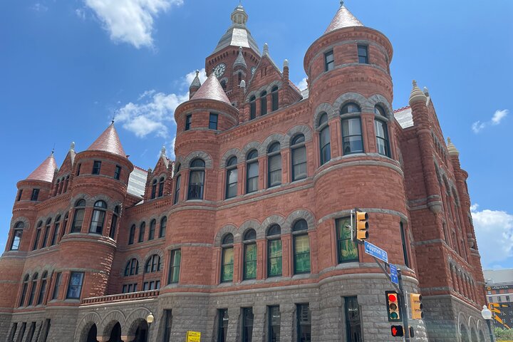 Dallas in Wonderland: A Self-Guided Walking Tour of Dallas