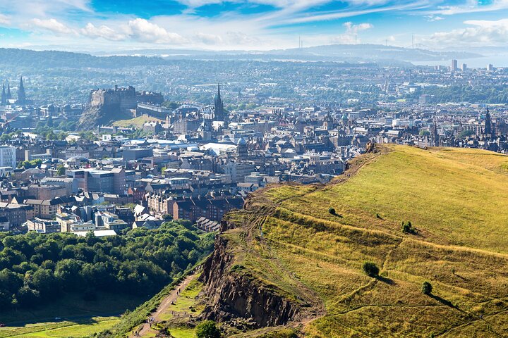 Edinburgh: Arthur's Seat Hike with Local Guide