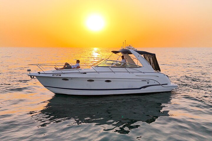 Dubai: Private Yacht Cruise on a 34 Ft Yacht