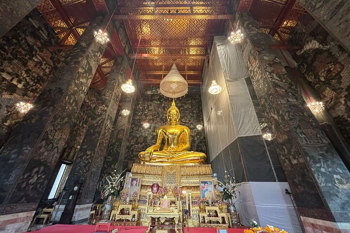3 Remarkable Temples Walking Tour in Bangkok