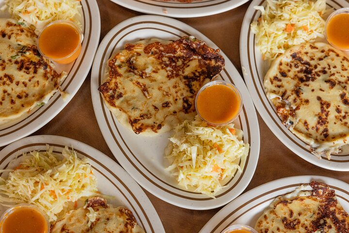 5-course Walking Food Tour in Dallas History + Cocktail opt.