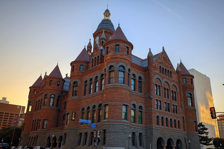 Dallas Scavenger Hunt Walking Tour and Game