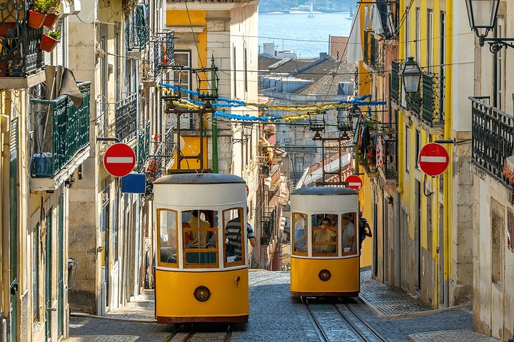 Lisbon City Private Tour With Hotel Pickup