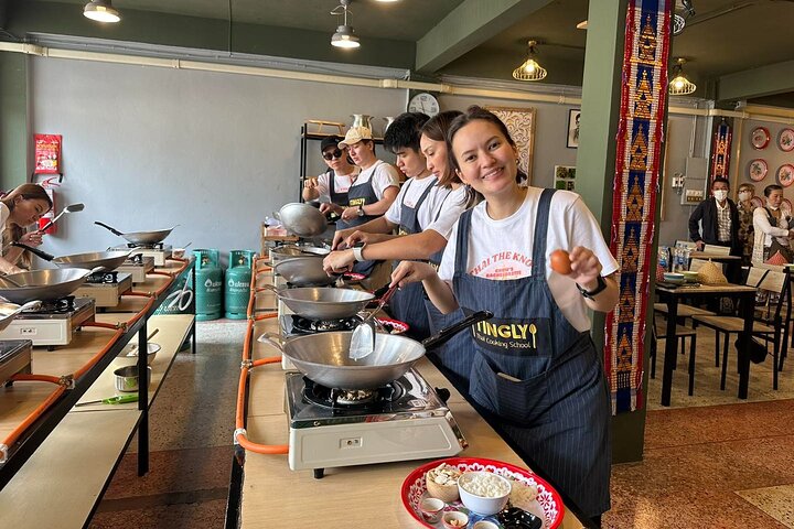 Traditional Thai Cooking Class with Market Visit in Bangkok