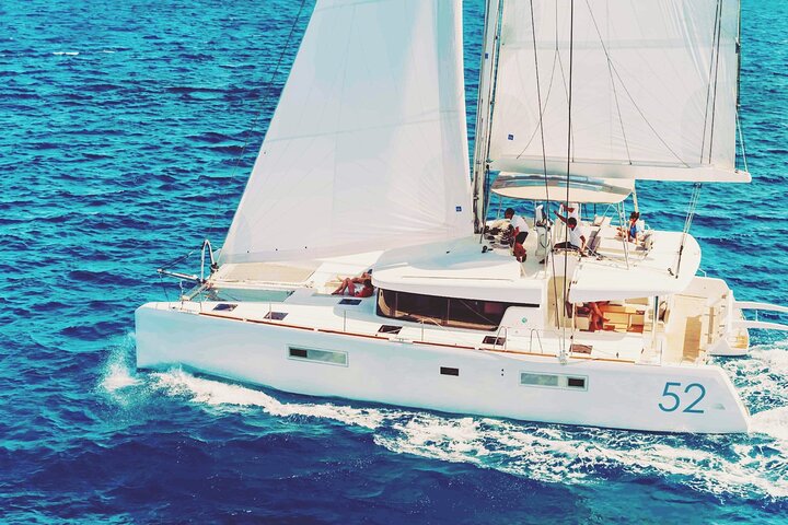 Rethymno: Private Catamaran Cruise with Lunch and Drinks