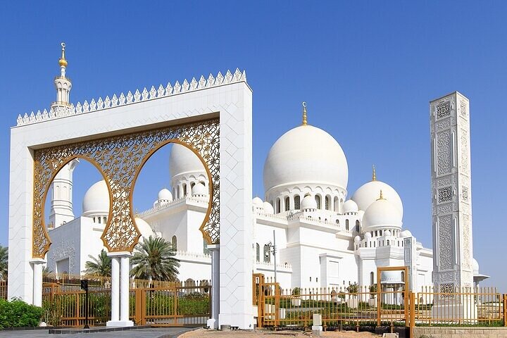 Premium Abu Dhabi Full-day City Tour in A 4x4 Private Vehicle