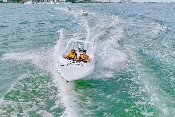 Speed Boat Tour in Cancun