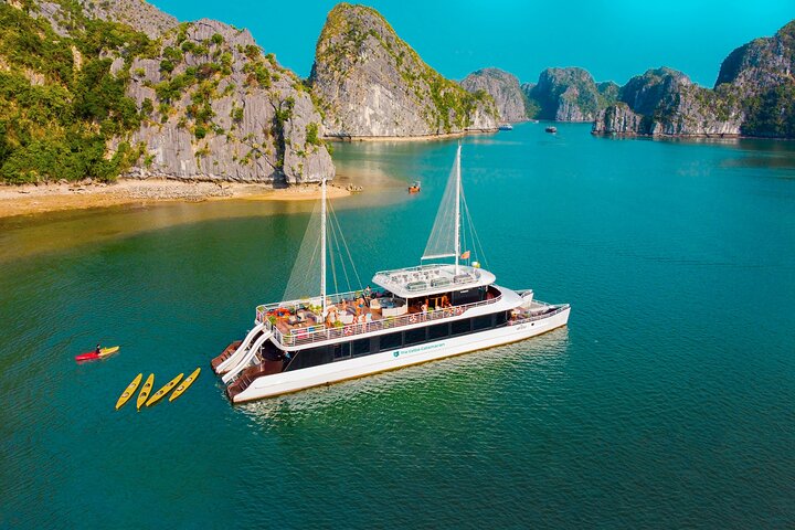 Lan Ha Bay Full-day Cruise from Hanoi/Cat Ba - Kayak & Cycling