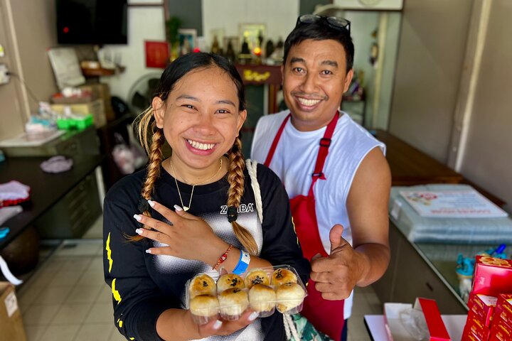Phuket Old Town Food Tour with 10+ Locals' Favorites Tastings