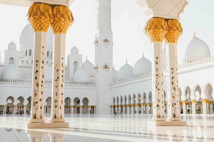 Abu Dhabi City Tour with Grand Mosque & Louvre Museum Entry
