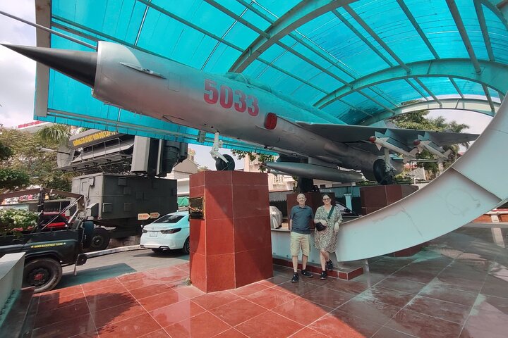 Hanoi Hoa Lo Prison and War museums Tour