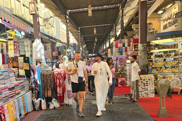 Dubai Souks, Museum Guided Tour with Boat Ride and Food Tastings