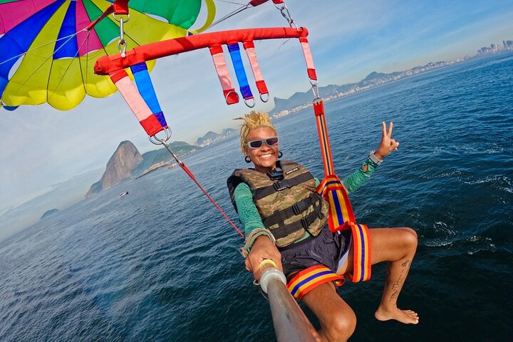 Speedboat Tour with Parasailing in Rio de Janeiro