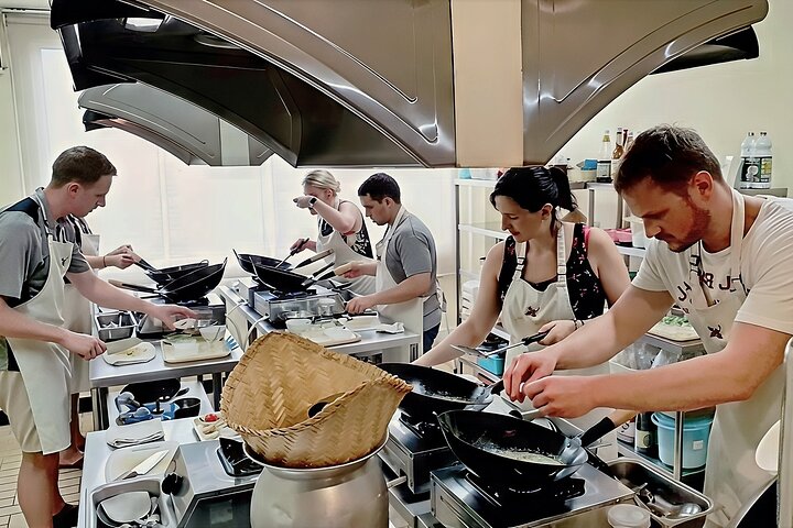 Thai Cooking Class with Market Visit by Maliwan