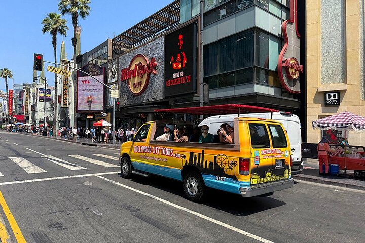 Private Hollywood and Celebrity Homes Bus Tour