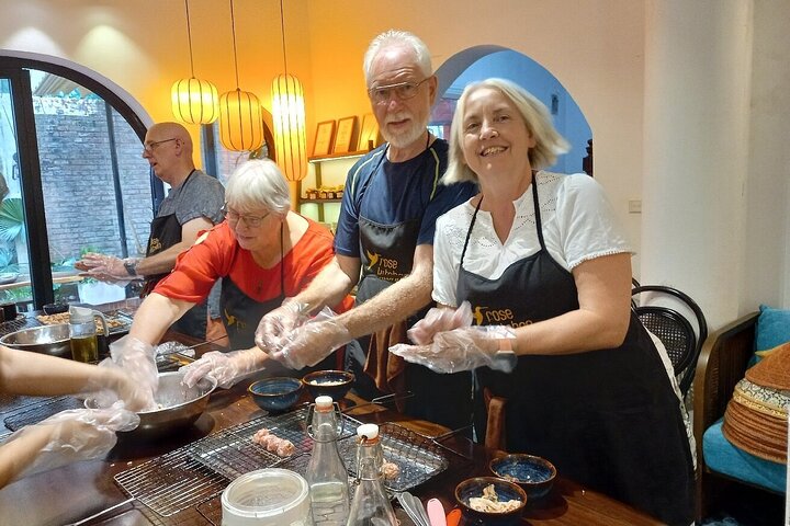 Hanoi Market & Villa Cooking Class: Free Old Quarter Transfer