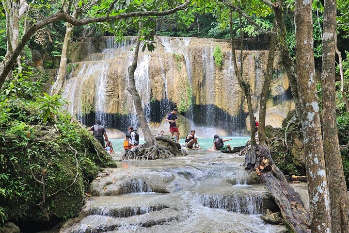 Private Tour to Erawan Waterfall and Boat Tour in Kanchanaburi
