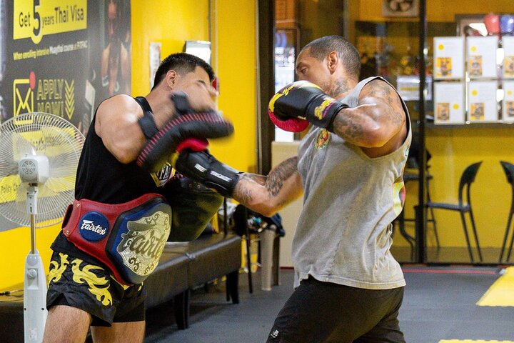 Bangkok:Learn 1-1 Muay Thai + Free Muaythai Shorts & Hotel Pickup