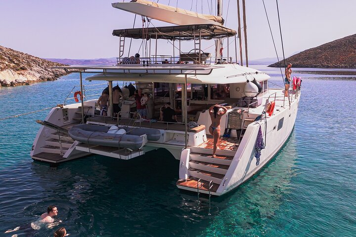 Catamaran Cruise to Dia Island with Meal and Water Activities
