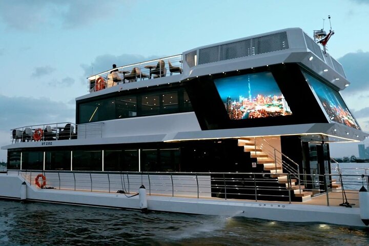 Experience Dubai VIP Catamaran Cruise