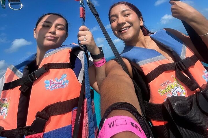 Parasailingcancun and Jet Ski tour over Cancun Bay