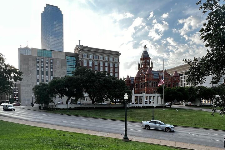65 Minute JFK Assassination Walking and Van Tour