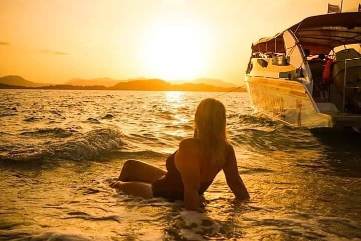 Yao Noi and Hong Island Day Trip by Speedboat from Phuket