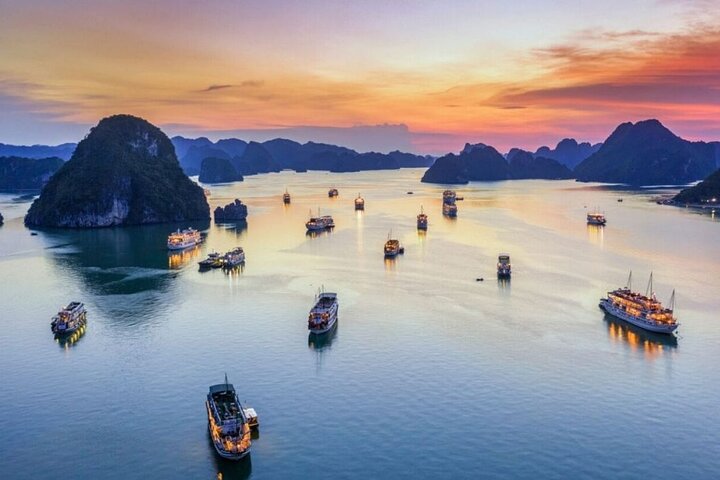 Hanoi - Ha Long Luxury Day Cruise with Kayak & Cave Adventure