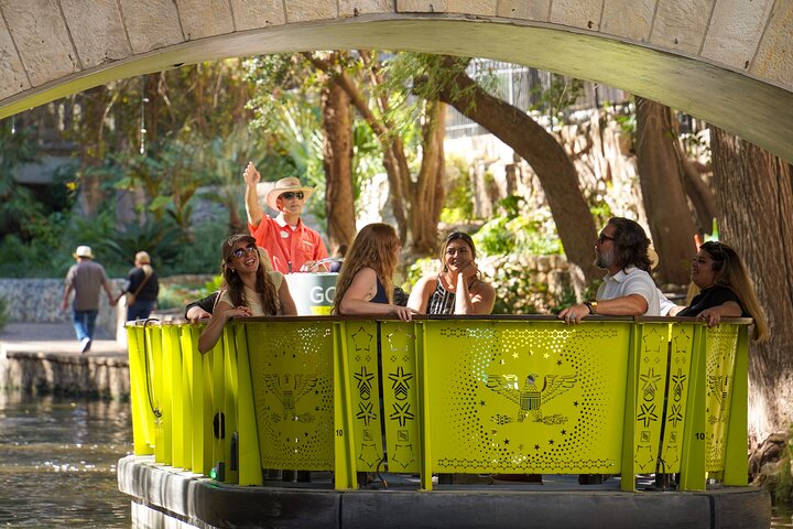 San Antonio Premium City Tour with Alamo & River Walk Cruise