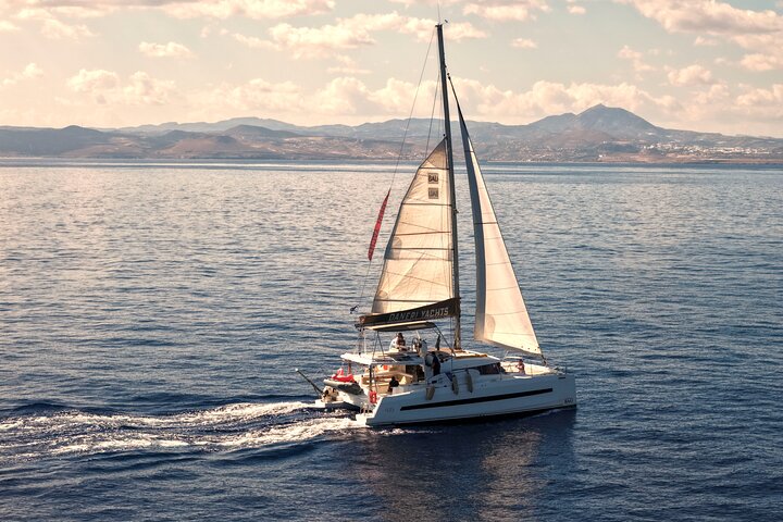 Hersonissos: Luxury Sunset Catamaran Cruise Sushi & Open Bar