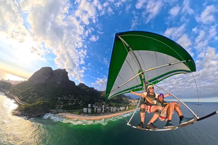 Hang Gliding and Paragliding in Rio de Janeiro