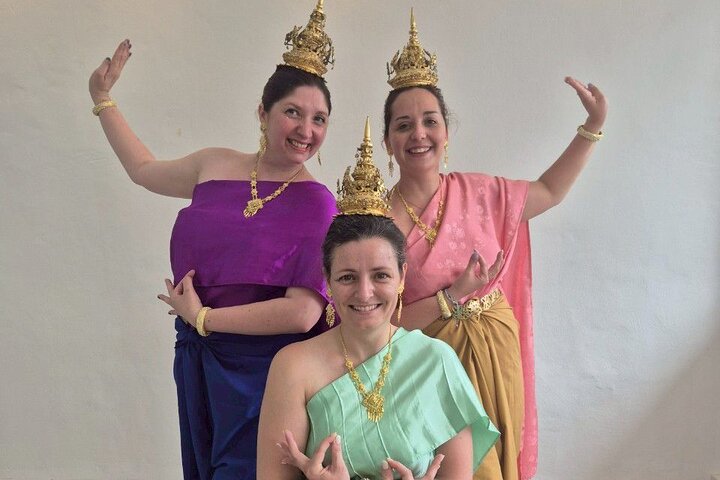 Bangkok Authentic Thai Dance Class at Thai Glam Studio