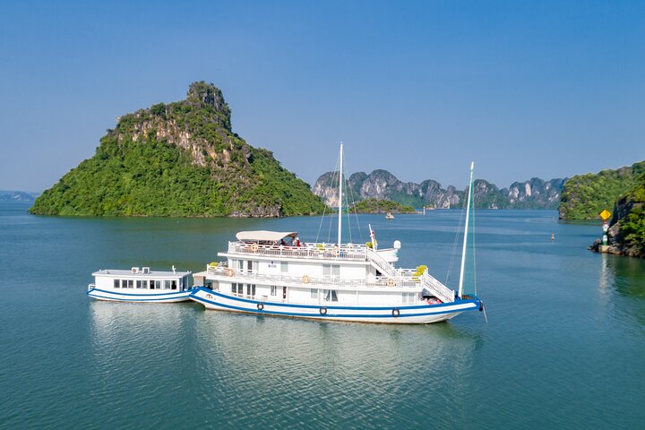Halong & Bai Tu Long Luxury Day Tour - Fishing village & Kayak