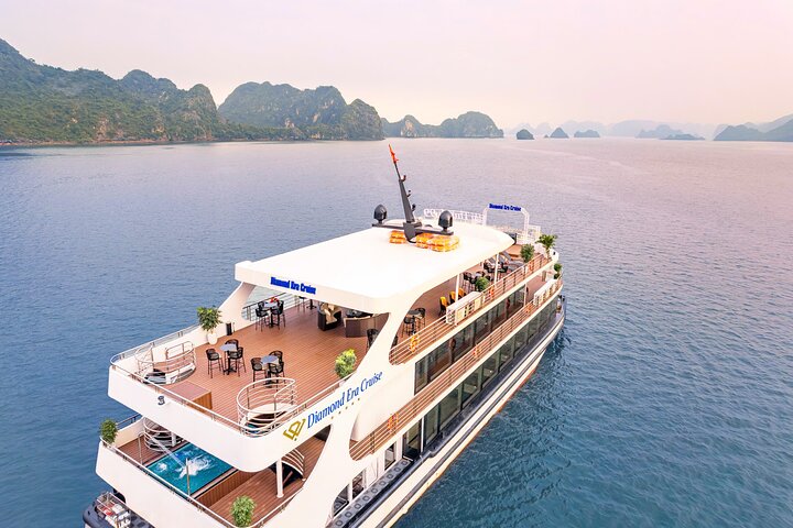 Halong Bay Day Tour By Diamond Era Cruise,Titop,Sung Sot & kayak