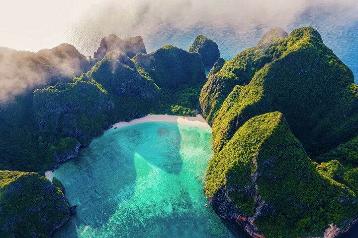 Phi Phi Islands Premium Speedboat Tour from Phuket with Lunch