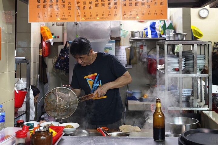 Macau: Private Historic City Tour with Local Food Tasting Tour